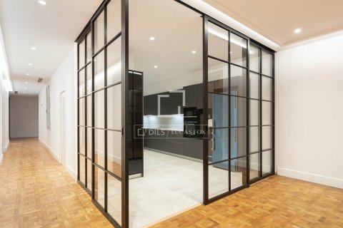 Wohnung zur Miete in Barcelona, Spanien 3 Schlafzimmer, 313 m2 Nr. 150238 - Foto 7