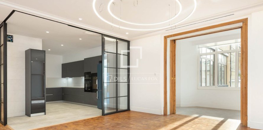 Wohnung in Barcelona, Spanien 3 Schlafzimmer, 313 m2 Nr. 150238