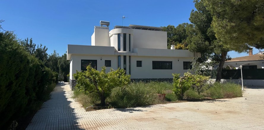 Villa a San Vicente del Raspeig, Alicante, Spagna 5 camere da letto, 358 mq. N° 166271