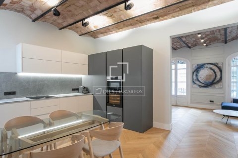 Huoneisto myytävänä Barcelona, Espanja, 5 makuuhuonetta, 128 m2 No. 192755 - kuva 2