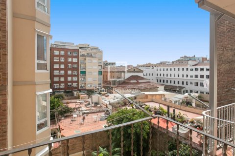 Huoneisto myytävänä Barcelona, Espanja, 5 makuuhuonetta, 128 m2 No. 192755 - kuva 18