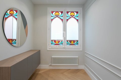 Huoneisto myytävänä Barcelona, Espanja, 5 makuuhuonetta, 128 m2 No. 192755 - kuva 14