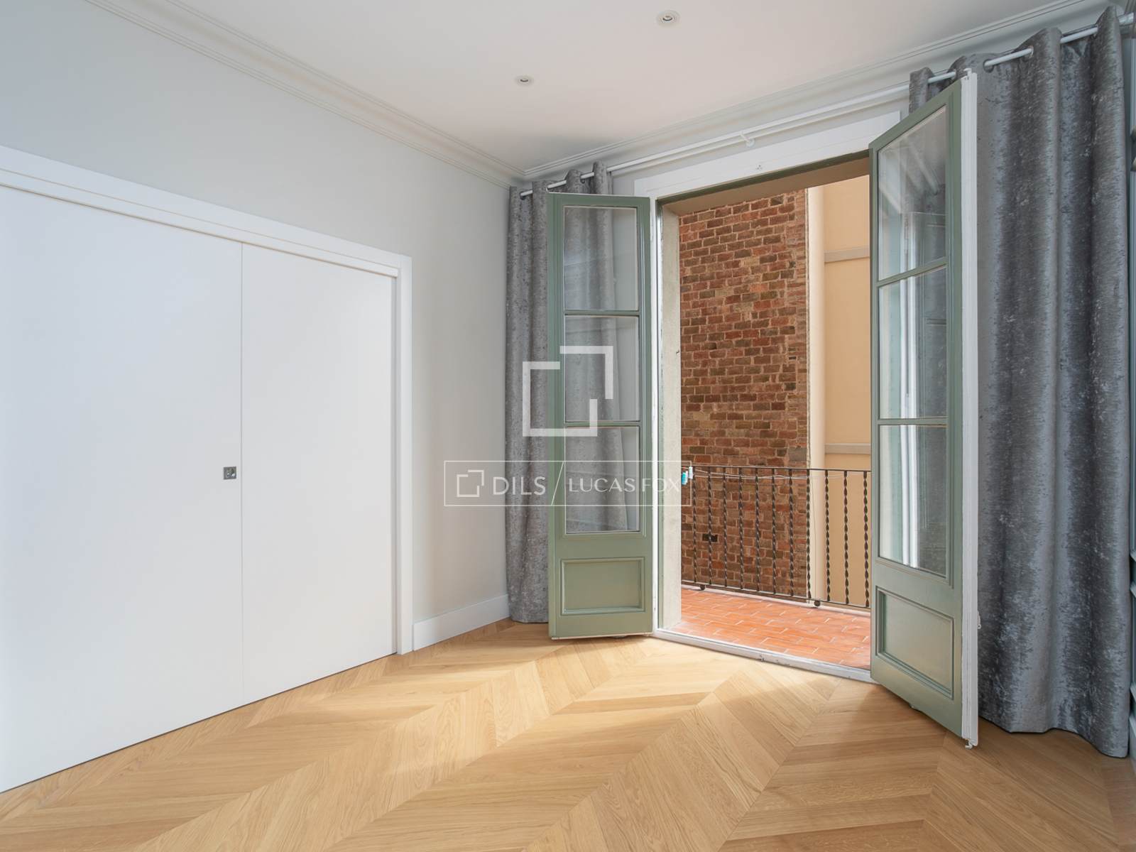 Wohnung in Barcelona, Spanien 5 Schlafzimmer, 128 m2 Nr. 192755