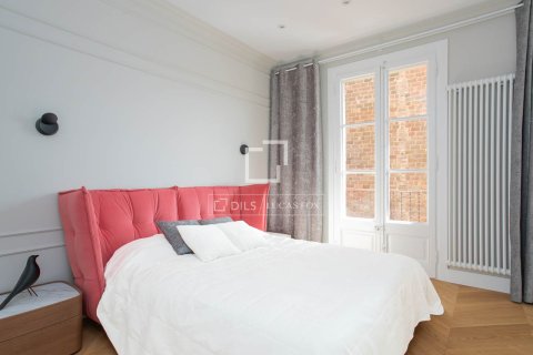 Huoneisto myytävänä Barcelona, Espanja, 5 makuuhuonetta, 128 m2 No. 192755 - kuva 16