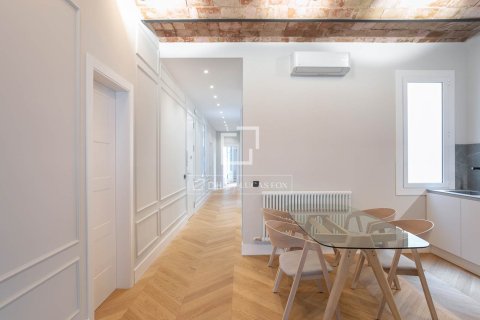 Huoneisto myytävänä Barcelona, Espanja, 5 makuuhuonetta, 128 m2 No. 192755 - kuva 8