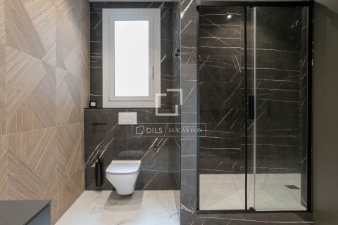 Huoneisto myytävänä Barcelona, Espanja, 5 makuuhuonetta, 128 m2 No. 192755 - kuva 20