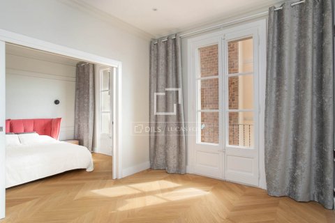 Huoneisto myytävänä Barcelona, Espanja, 5 makuuhuonetta, 128 m2 No. 192755 - kuva 28