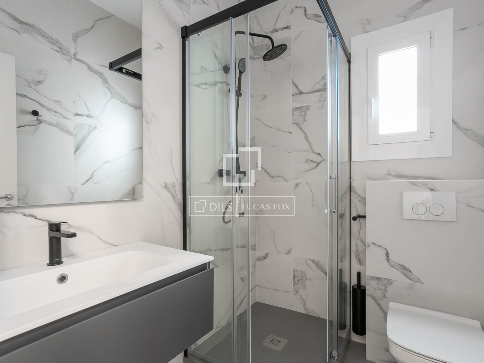 Wohnung in Barcelona, Spanien 5 Schlafzimmer, 128 m2 Nr. 192755