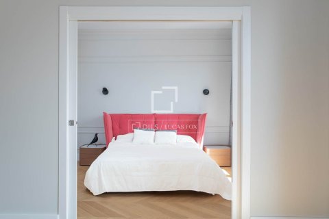 Huoneisto myytävänä Barcelona, Espanja, 5 makuuhuonetta, 128 m2 No. 192755 - kuva 30