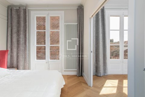 Huoneisto myytävänä Barcelona, Espanja, 5 makuuhuonetta, 128 m2 No. 192755 - kuva 15