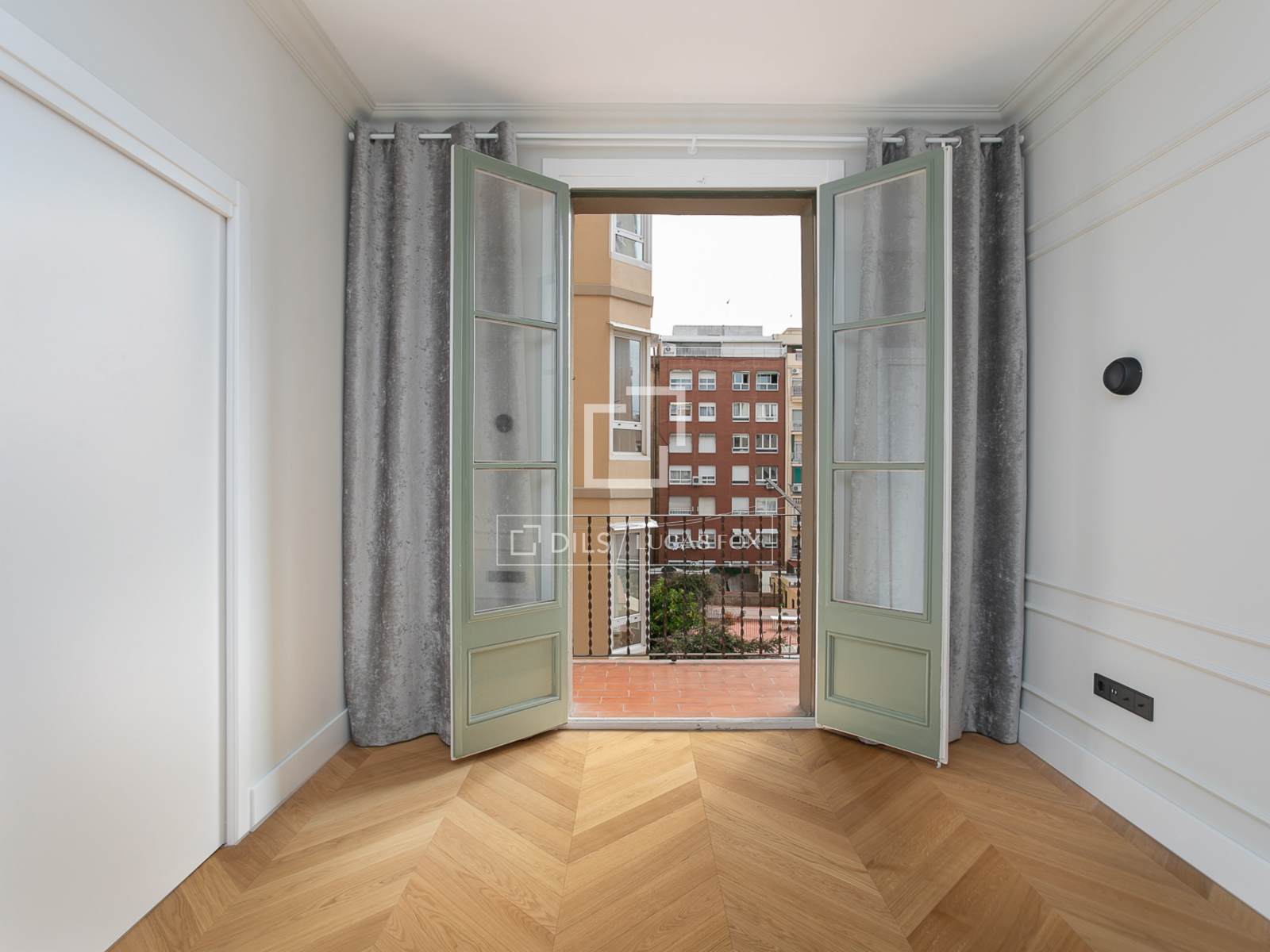 Wohnung in Barcelona, Spanien 5 Schlafzimmer, 128 m2 Nr. 192755