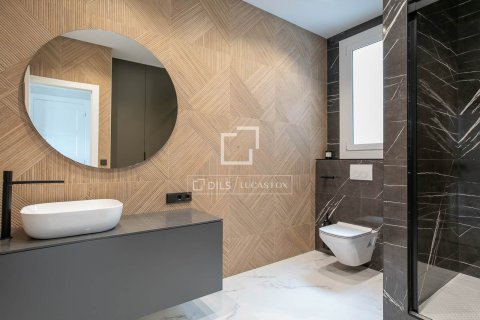 Huoneisto myytävänä Barcelona, Espanja, 5 makuuhuonetta, 128 m2 No. 192755 - kuva 22