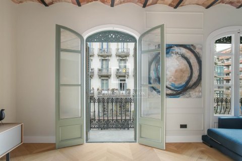 Huoneisto myytävänä Barcelona, Espanja, 5 makuuhuonetta, 128 m2 No. 192755 - kuva 5