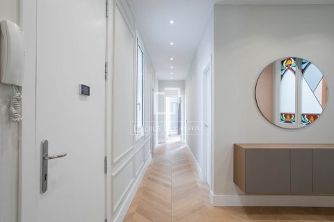 Huoneisto myytävänä Barcelona, Espanja, 5 makuuhuonetta, 128 m2 No. 192755 - kuva 11