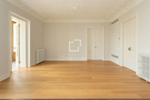 Huoneisto myytävänä Barcelona, Espanja, 2 makuuhuonetta, 127 m2 No. 192754 - kuva 5