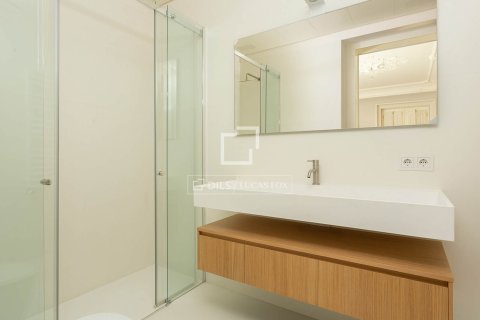 Huoneisto myytävänä Barcelona, Espanja, 2 makuuhuonetta, 127 m2 No. 192754 - kuva 10