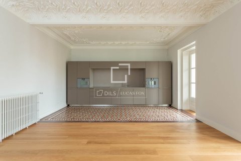 Huoneisto myytävänä Barcelona, Espanja, 2 makuuhuonetta, 127 m2 No. 192754 - kuva 3