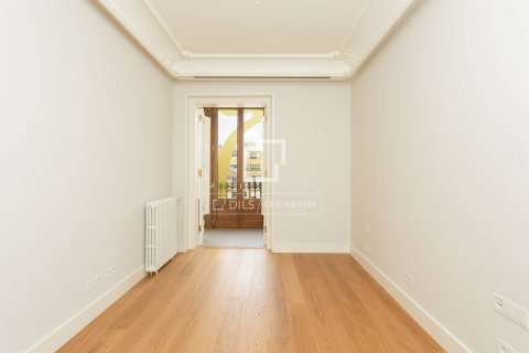 Huoneisto myytävänä Barcelona, Espanja, 2 makuuhuonetta, 127 m2 No. 192754 - kuva 6