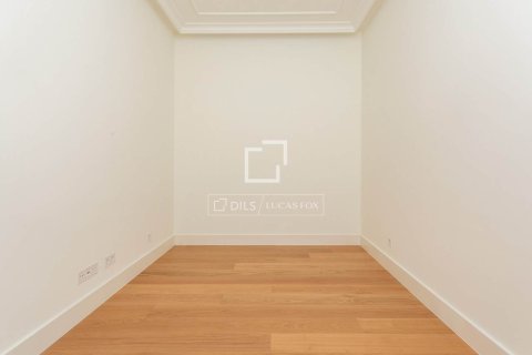 Huoneisto myytävänä Barcelona, Espanja, 2 makuuhuonetta, 127 m2 No. 192754 - kuva 8