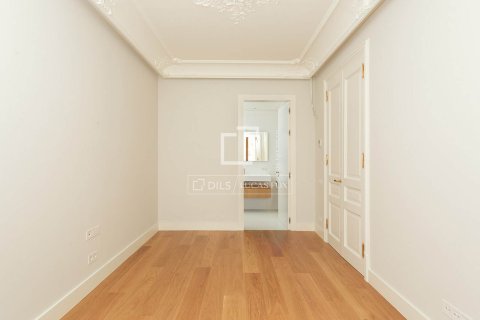 Huoneisto myytävänä Barcelona, Espanja, 2 makuuhuonetta, 127 m2 No. 192754 - kuva 7