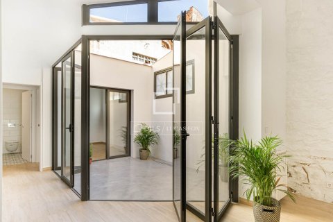 Huoneisto myytävänä Barcelona, Espanja, 2 makuuhuonetta, 97 m2 No. 192752 - kuva 2