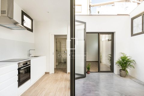 Huoneisto myytävänä Barcelona, Espanja, 2 makuuhuonetta, 97 m2 No. 192752 - kuva 3
