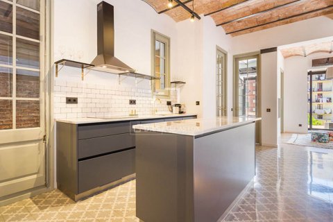 Huoneisto myytävänä Barcelona, Espanja, 2 makuuhuonetta, 78 m2 No. 192753 - kuva 4