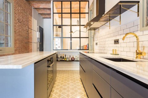 Huoneisto myytävänä Barcelona, Espanja, 2 makuuhuonetta, 78 m2 No. 192753 - kuva 3