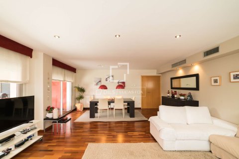 Kattohuoneisto myytävänä Castelldefels, Barcelona, Espanja, 4 makuuhuonetta, 209 m2 No. 192751 - kuva 4