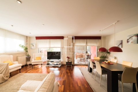 Kattohuoneisto myytävänä Castelldefels, Barcelona, Espanja, 4 makuuhuonetta, 209 m2 No. 192751 - kuva 3