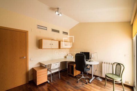 Kattohuoneisto myytävänä Castelldefels, Barcelona, Espanja, 4 makuuhuonetta, 209 m2 No. 192751 - kuva 17
