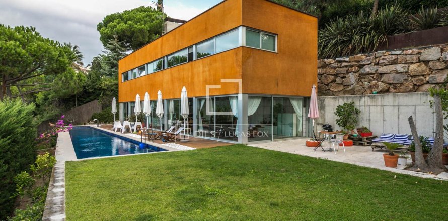 Villa i Cabrils, Barcelona, Spanien 2 sovrum, 290 kvm. Nr. 192750
