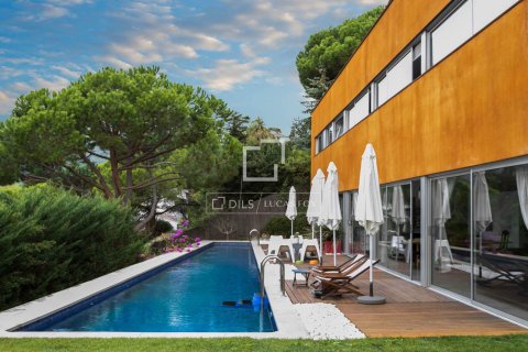 Villa till salu i Cabrils, Barcelona, Spanien 2 sovrum, 290 kvm. Nr. 192750 - foto 3