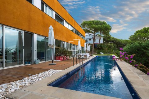 Villa till salu i Cabrils, Barcelona, Spanien 2 sovrum, 290 kvm. Nr. 192750 - foto 2