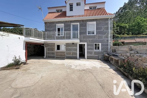 Продажа дома в Вилагарсия-де-Аруса, Понтеведра, Испания 5 спален, 167м2 №187739 - фото 1