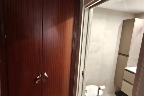 Продажа квартиры в Логроньо, Ла-Риоха, Испания 3 спальни, 116м2 №187738 - фото 13