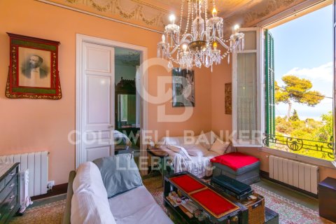 Villa for sale in Barcelona, Spain 8 bedrooms, 377 sq.m. No. 158251 - photo 9