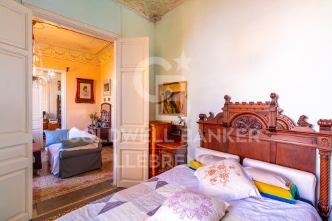 Villa for sale in Barcelona, Spain 8 bedrooms, 377 sq.m. No. 158251 - photo 13