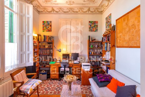 Villa for sale in Barcelona, Spain 8 bedrooms, 377 sq.m. No. 158251 - photo 3