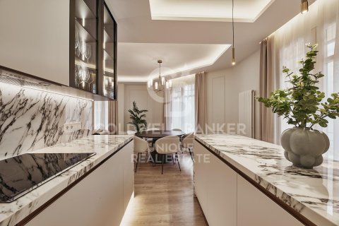 Huoneisto myytävänä Madrid, Espanja, 2 makuuhuonetta, 129 m2 No. 158252 - kuva 5