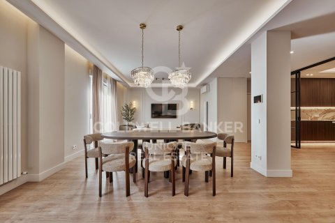 Huoneisto myytävänä Madrid, Espanja, 5 makuuhuonetta, 235 m2 No. 158254 - kuva 8