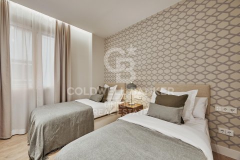 Huoneisto myytävänä Madrid, Espanja, 5 makuuhuonetta, 235 m2 No. 158254 - kuva 16