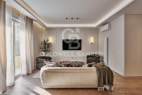 Huoneisto myytävänä Madrid, Espanja, 5 makuuhuonetta, 235 m2 No. 158254 - kuva 3