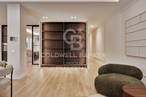 Huoneisto myytävänä Madrid, Espanja, 5 makuuhuonetta, 235 m2 No. 158254 - kuva 2