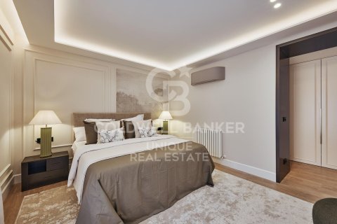 Apartment for sale in Madrid, Spain 3 bedrooms, 146 sq.m. No. 158253 - photo 19
