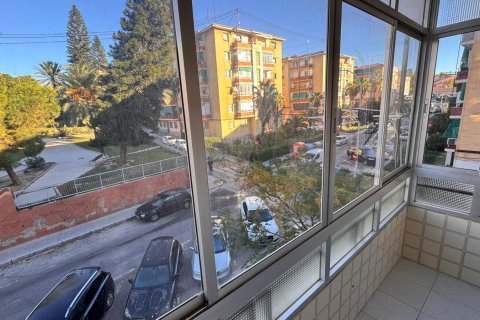 Lägenhet för uthyrning i Alicante, Spanien 70 kvm. Nr. 144372 - foto 24