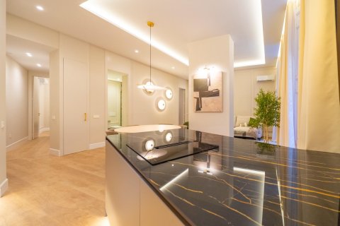 Apartment for sale in Madrid, Spain 3 bedrooms, 146 sq.m. No. 144368 - photo 19