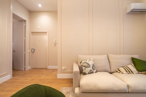 Apartment for sale in Madrid, Spain 3 bedrooms, 146 sq.m. No. 144368 - photo 5