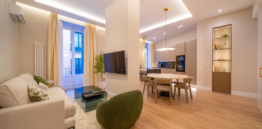 Apartment in Madrid, Spain 3 bedrooms, 146 sq.m. No. 144368