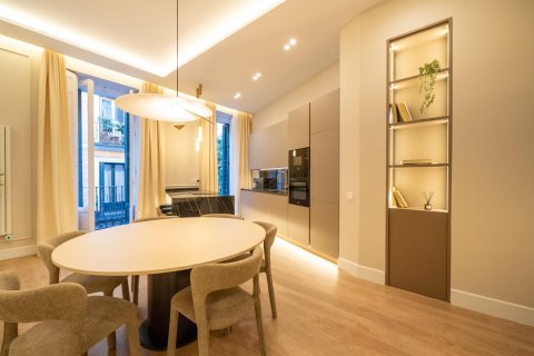 Apartment for sale in Madrid, Spain 3 bedrooms, 146 sq.m. No. 144368 - photo 13